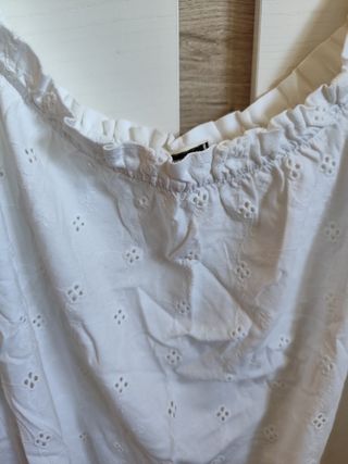 Blusa labrada hombros descubiertos