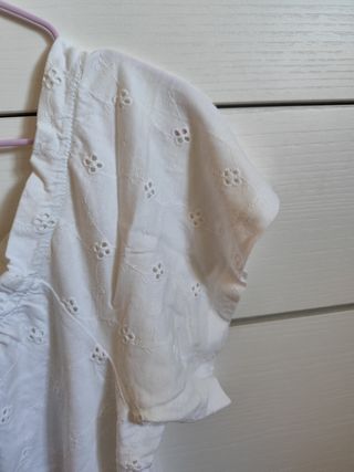 Blusa labrada hombros descubiertos