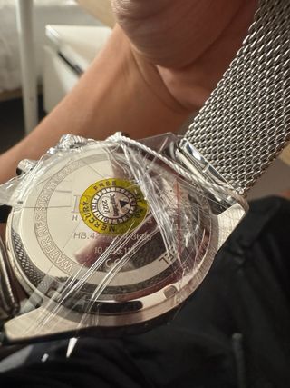 Reloj Hugo Boss - Nuevo con plasticos y accesorios