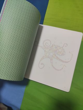 Libro de colorear con puntos.