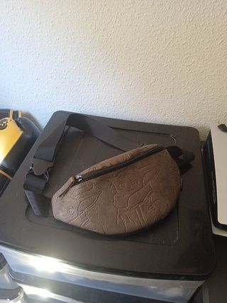 Riñonera marrón Baby Yoda