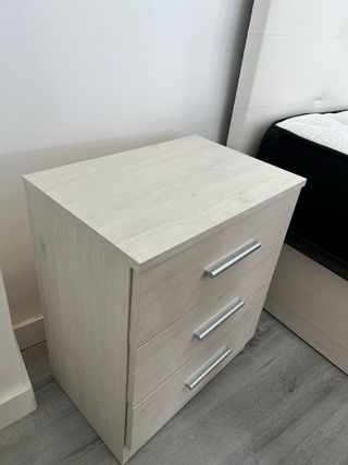 Mesita noche color artico 3 cajones - 45€