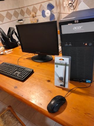 Ordenador antiguo pero funcional.