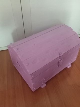 Cofre madera púrpura