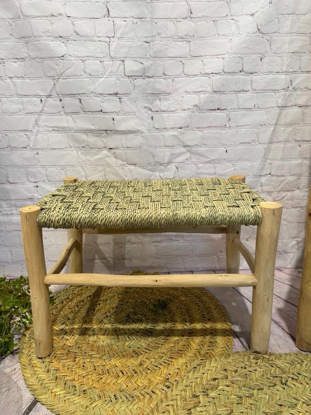 Banco basso in legno naturale