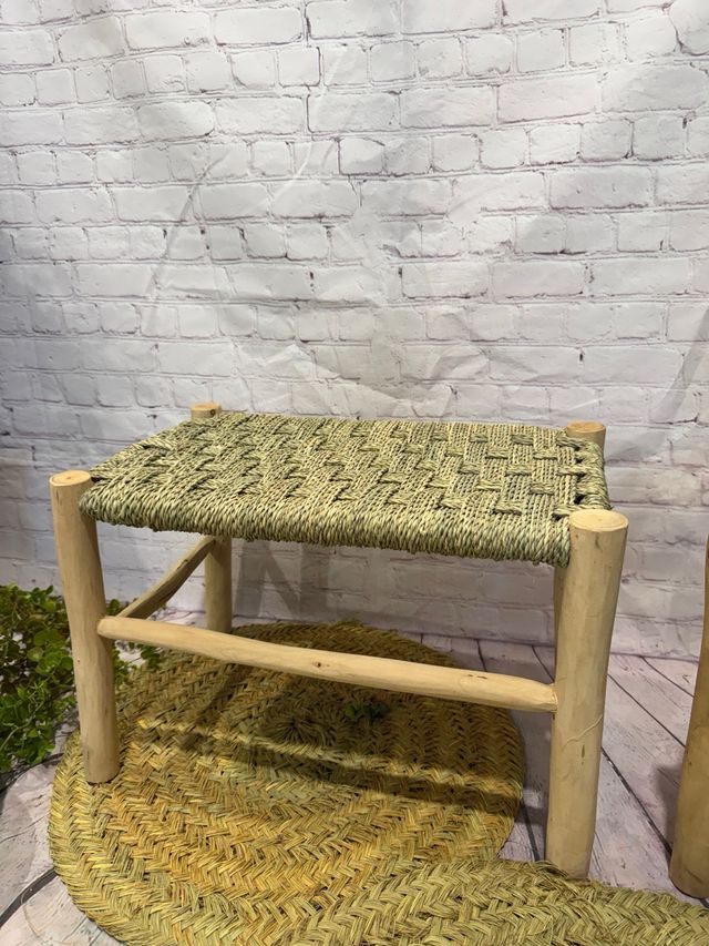 Banco basso in legno naturale