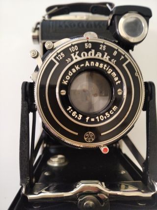 Kodak Junior 620: Cámara plegable. Funda de cuero