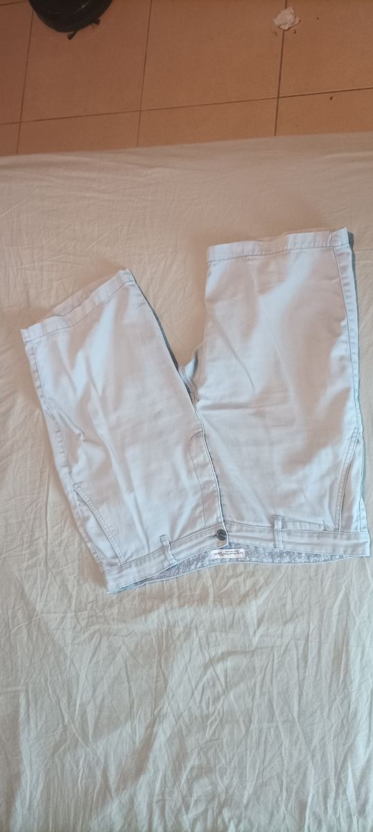 Pantalones cortos estilo vaquero o bermuda chino
