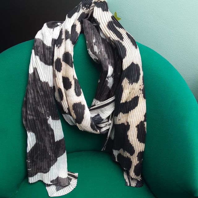 Sciarpa pieghettata con stampa animalier