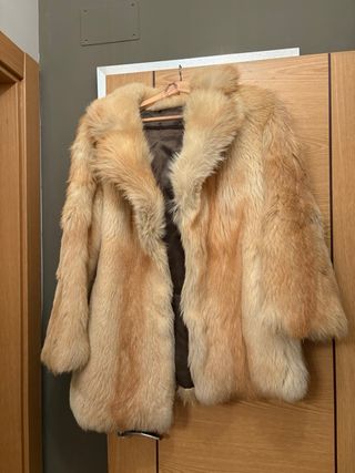 Abrigo de piel beige