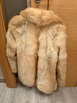 Abrigo de piel beige