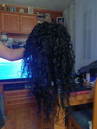 Peluca negra rizada son tres 
Dice 26 y 24