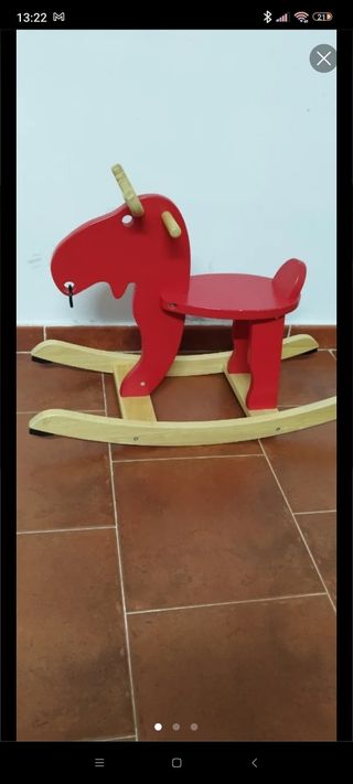 Lote juguetes bebé: caballito, andador, etc.