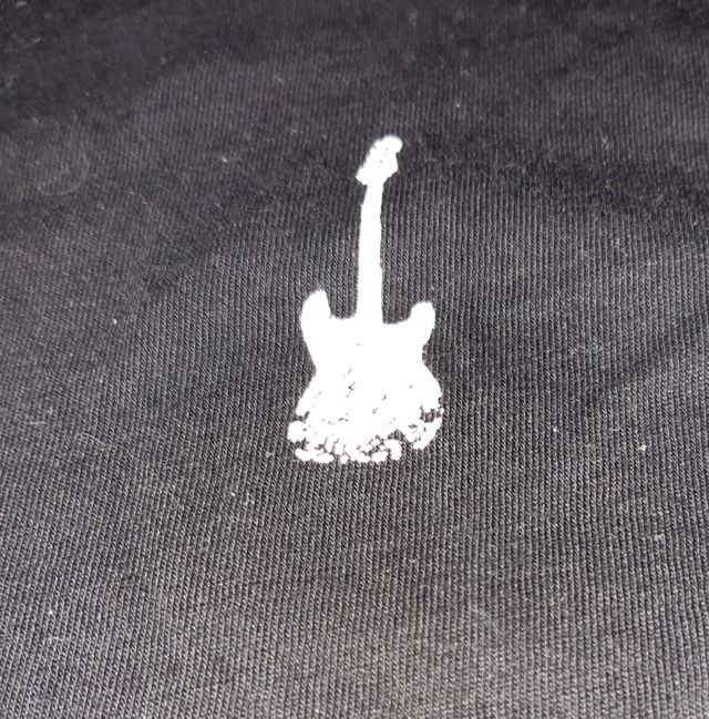 Camiseta negra manga corta Mango guitarras - T-S