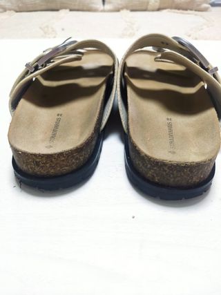 Sandalias planas Stradivarius beige. N° 38