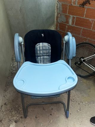 Se vende 2 tronas , cada una 30 euros , 2 minicuna