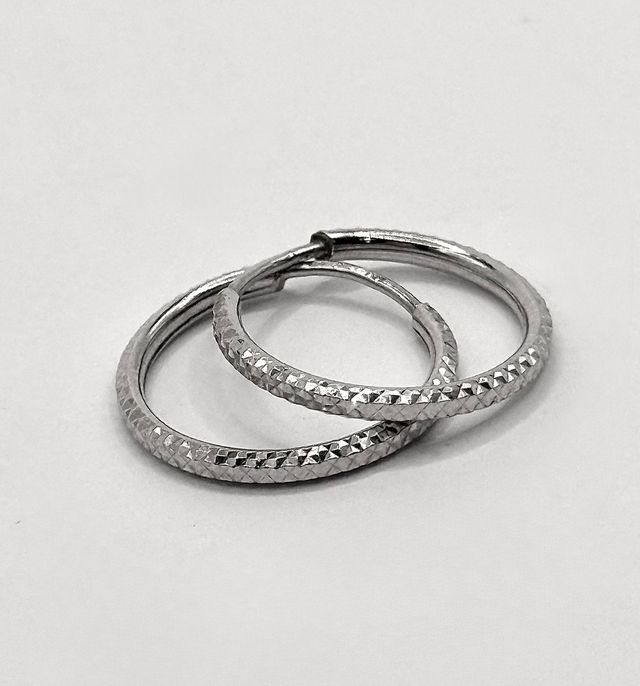 ORECCHINI A CERCHIO DORATI IN ORO BIANCO 18K