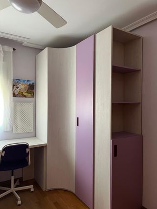 Habitación juvenil  con armario. Marca kibuc..