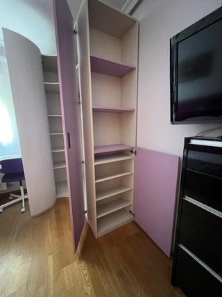 Habitación juvenil  con armario. Marca kibuc..