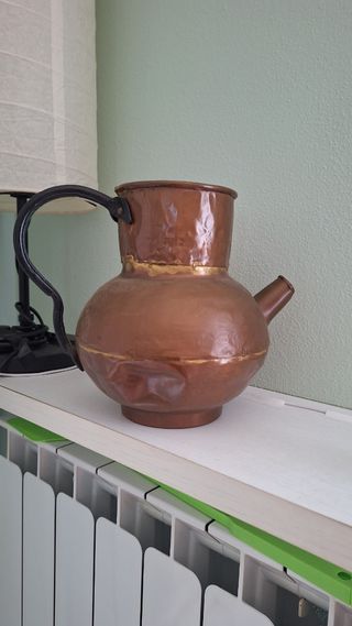 Brocca in rame antica