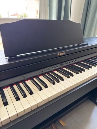 Piano Roland RP401R