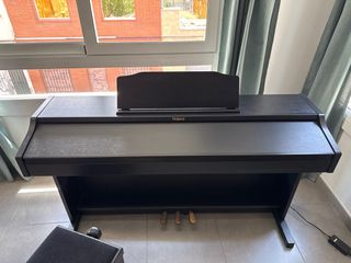 Piano Roland RP401R