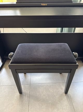 Piano Roland RP401R