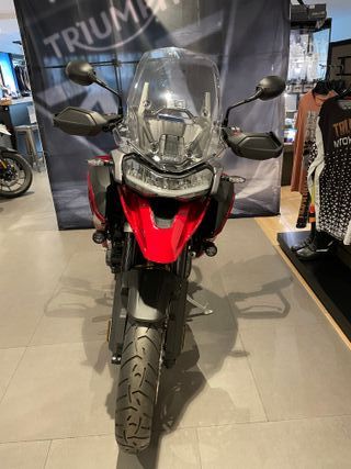 Triumph Tiger 1200 GT Pro roja