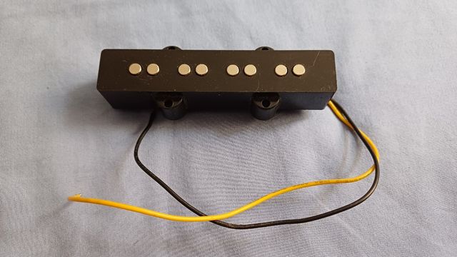 Pastillas Bajo Eléctrico del tipo Jazz Bass.