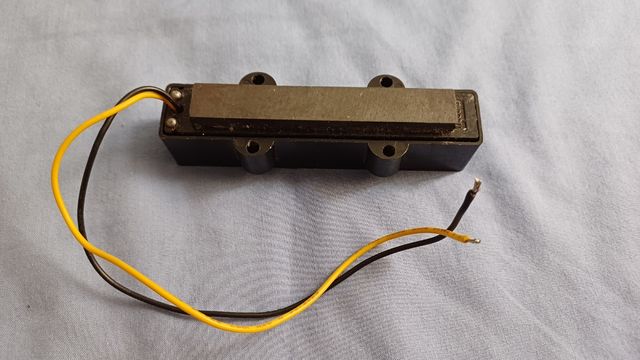 Pastillas Bajo Eléctrico del tipo Jazz Bass.