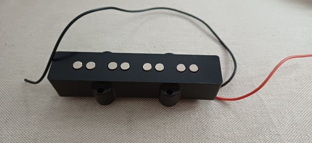 Pastillas Bajo Eléctrico del tipo Jazz Bass.