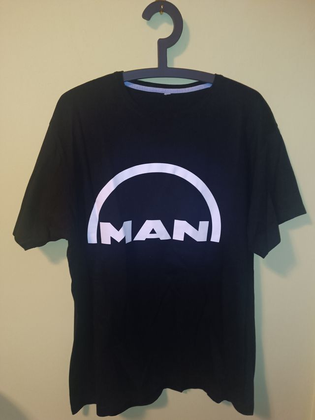 T-shirt MAN nera