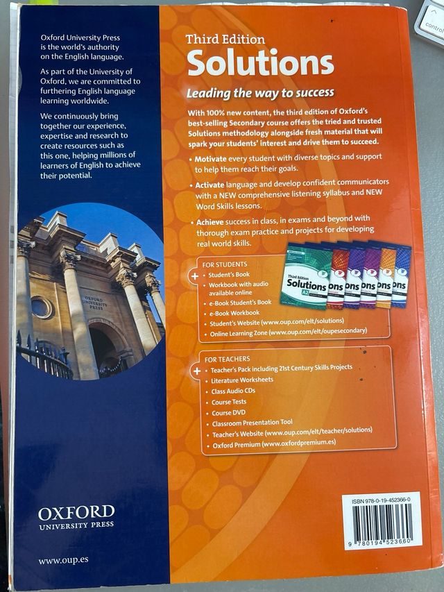 Solutions 3rd Edition Upper-Intermediate. Stude...