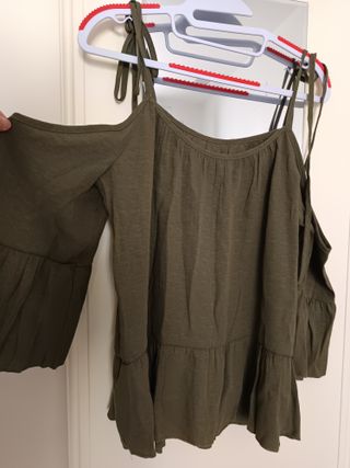 Blusas blancas y verde oliva