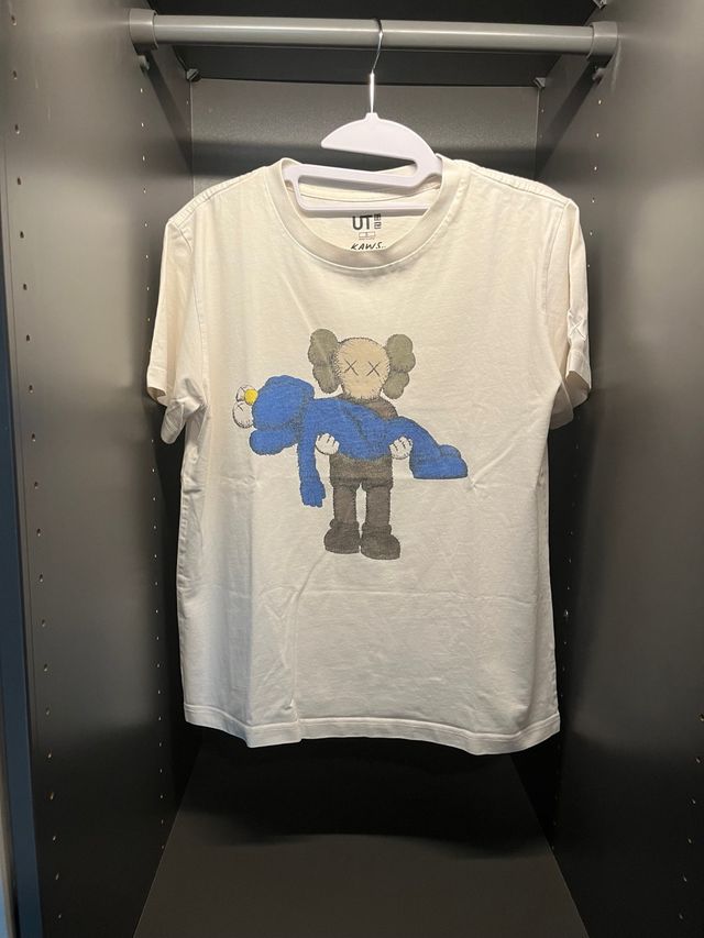 Camiseta Uniqlo Kaws