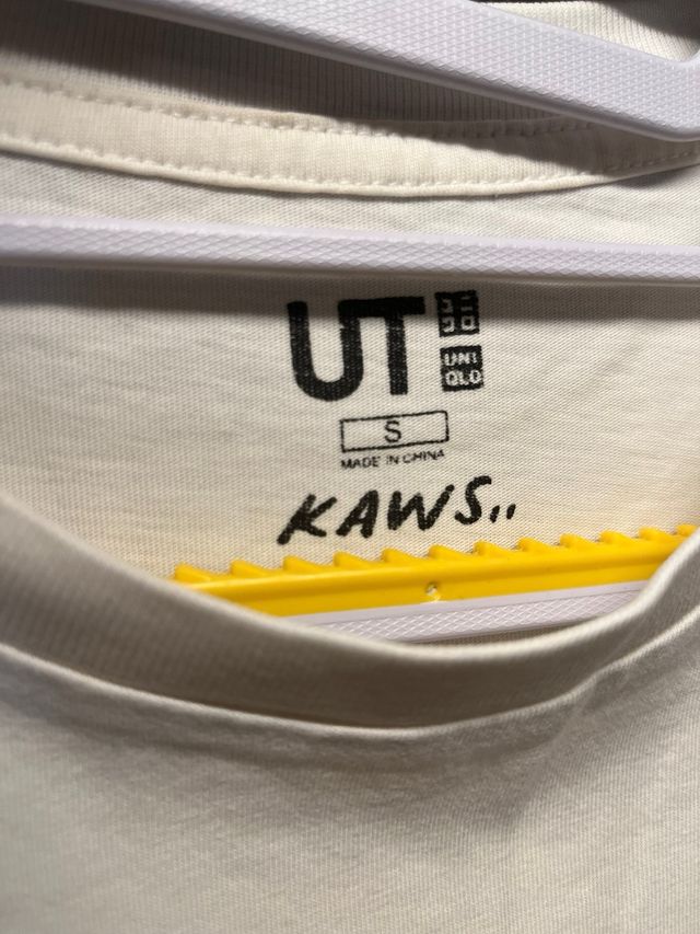 Camiseta Uniqlo Kaws