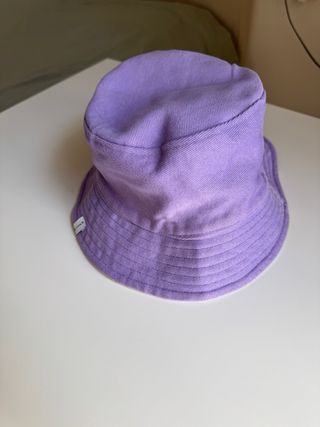 Sombrero WWF - Amarillo y Morado