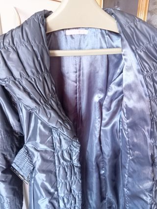 Abrigo plumas gris metalizado entallado mujer