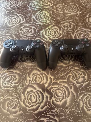PS4 (PlayStation 4) normal+ 2 mandos + 3 juegos