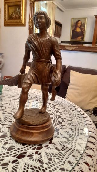 Escultura bronce niño caminante todo en bronce