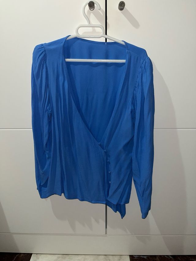 BLUSA AZUL DE MANGA LARGA