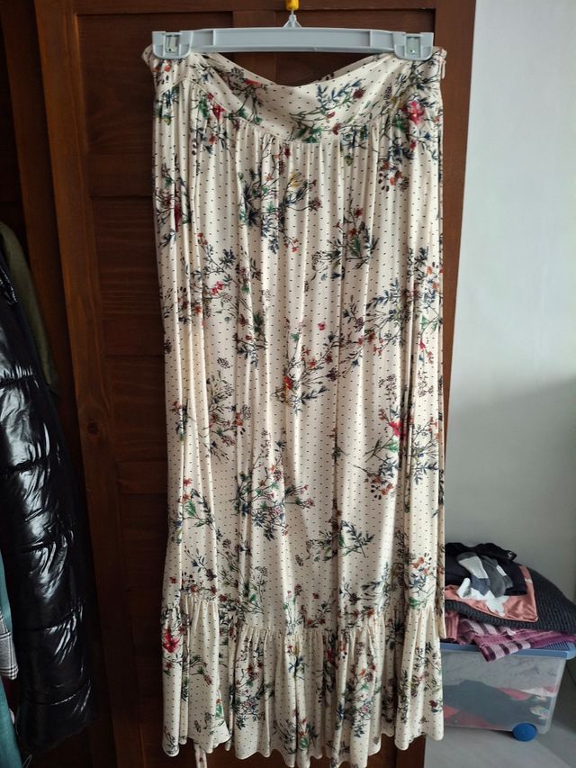 Falda midi estampada beige