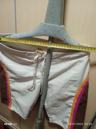 Bañador Roxy marrón-blanco y detalles naranja