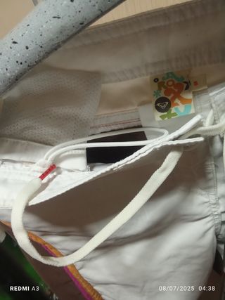 Bañador Roxy marrón-blanco y detalles naranja