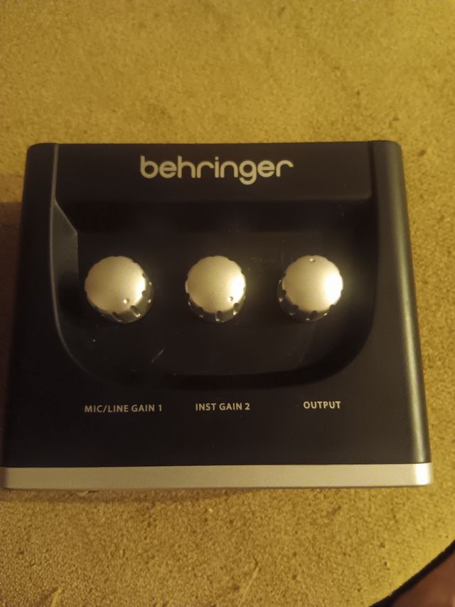 Behringer U-phoria UM2 registratore vocale