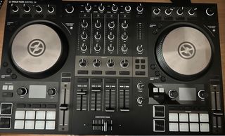 Traktor Kontrol S4 - Mesa de mezclas