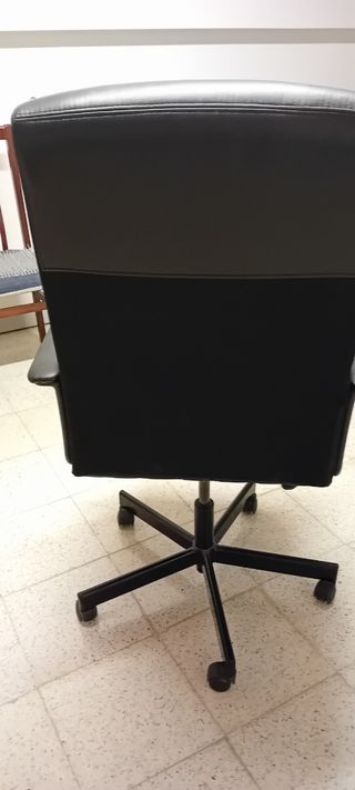 Silla oficina giratoria negra IKEA