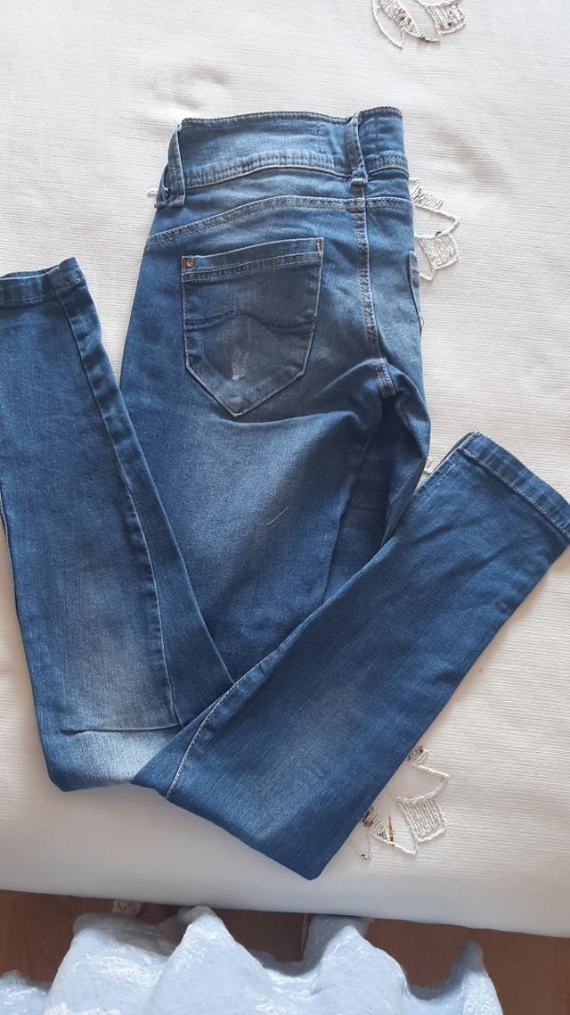 Vaqueros largo recto .En perfecto estado. Talla 34
