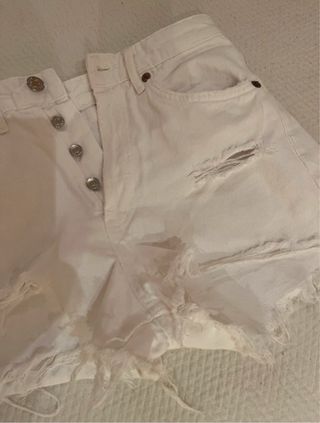 pantalón corto blanco Zara