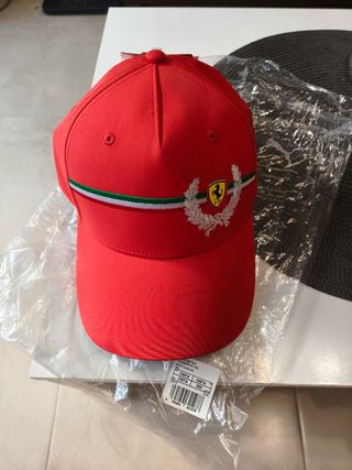 Gorra Ferrari F1 roja